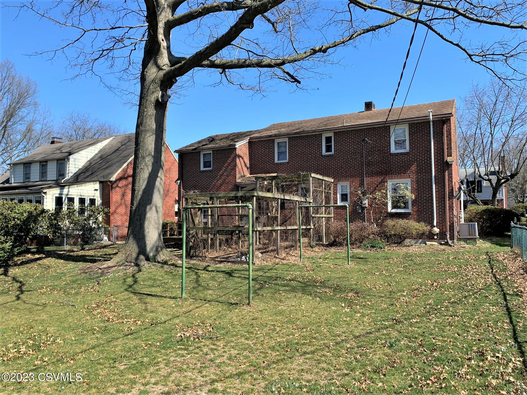 221 S 15TH Street