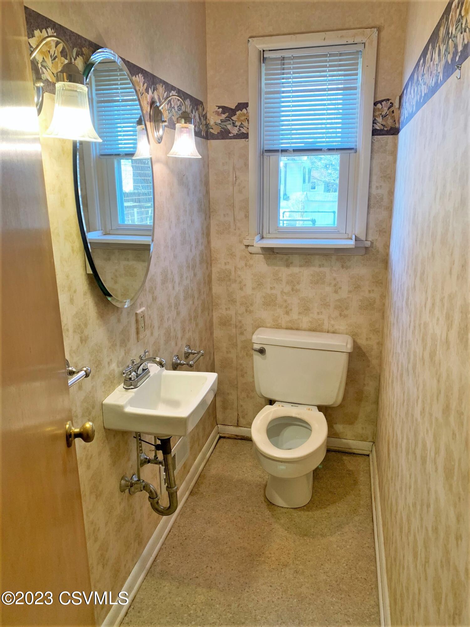 221 S 15TH Street