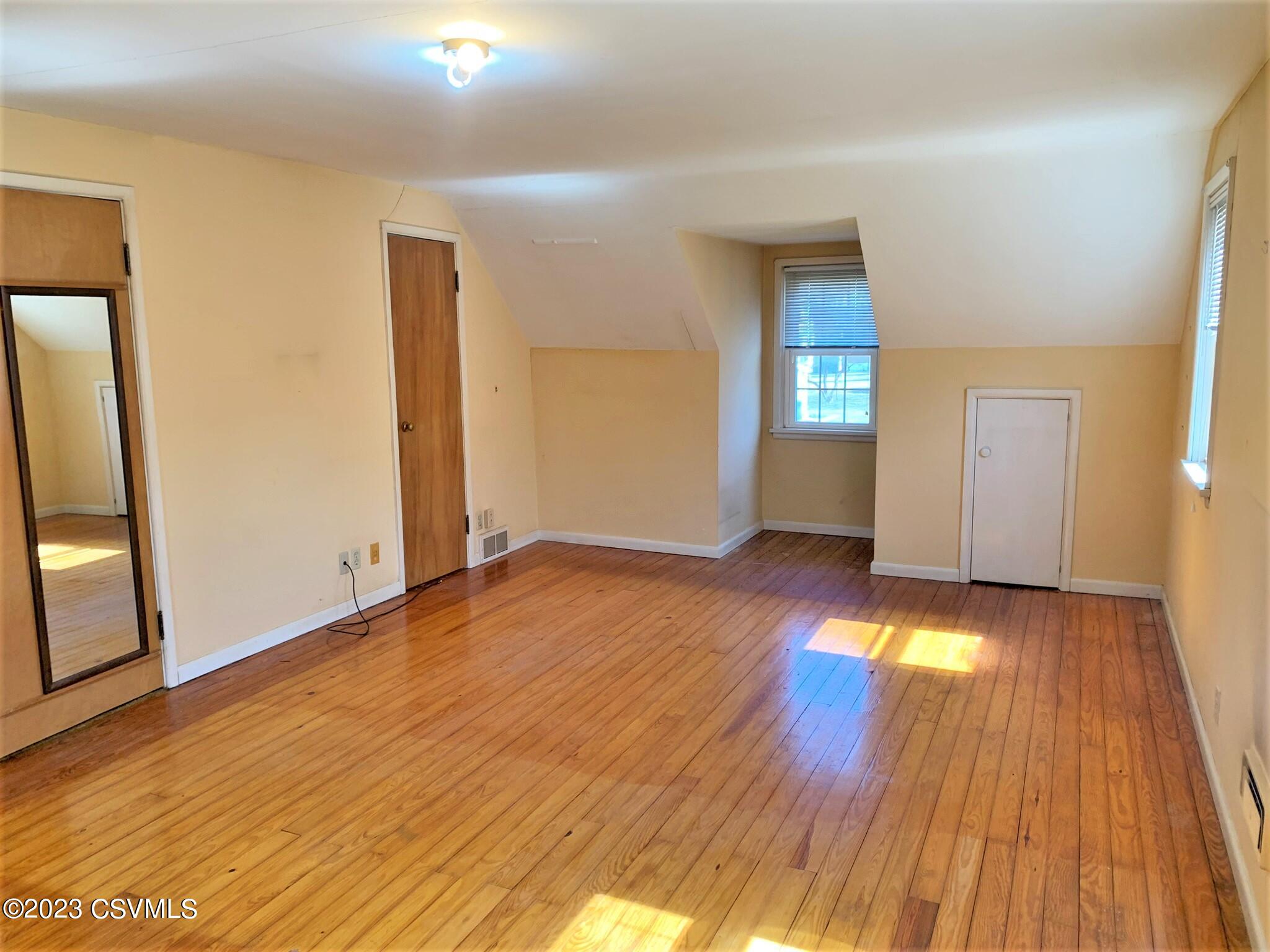 221 S 15TH Street