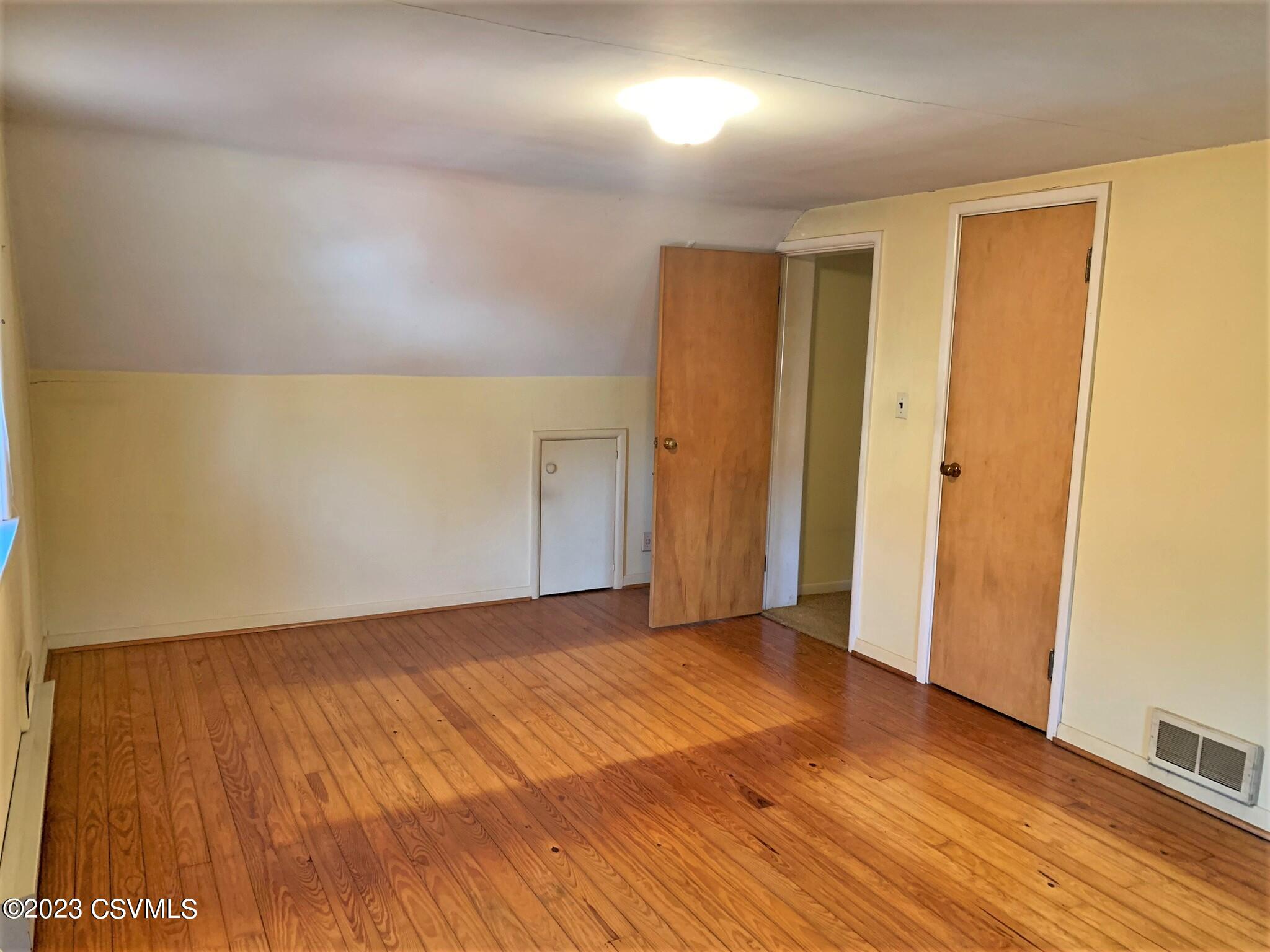 221 S 15TH Street