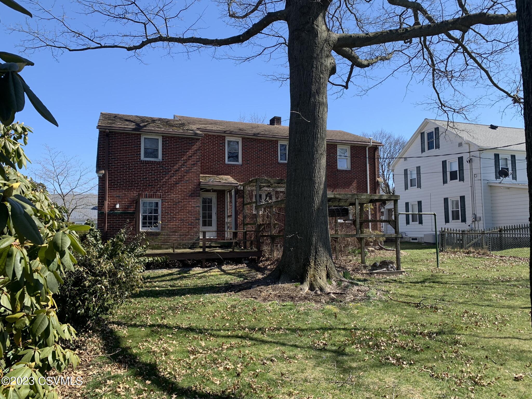 221 S 15TH Street