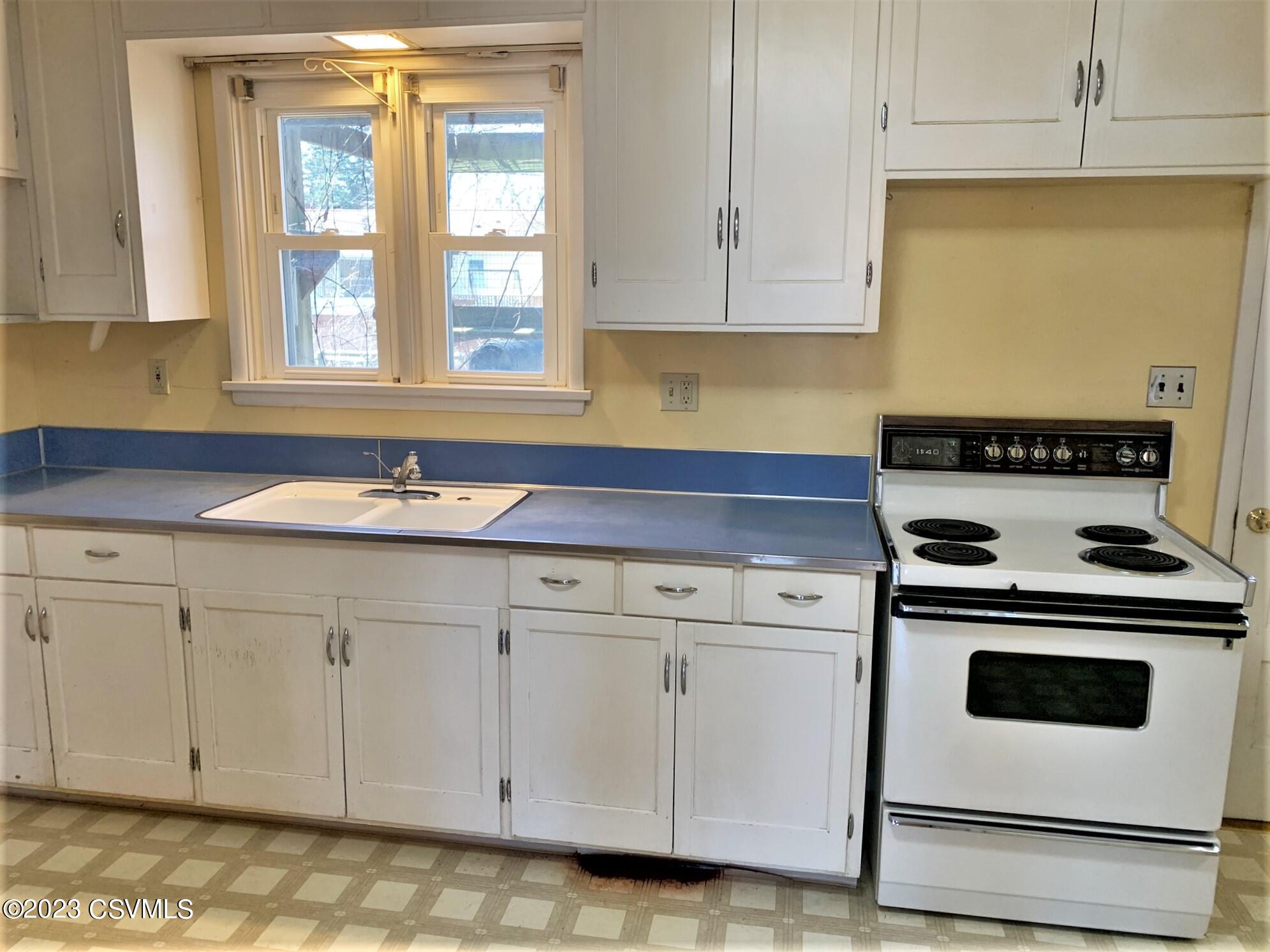 221 S 15TH Street