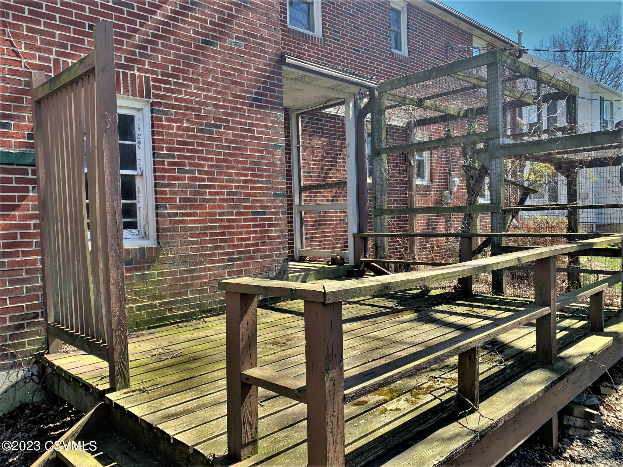 221 S 15TH Street