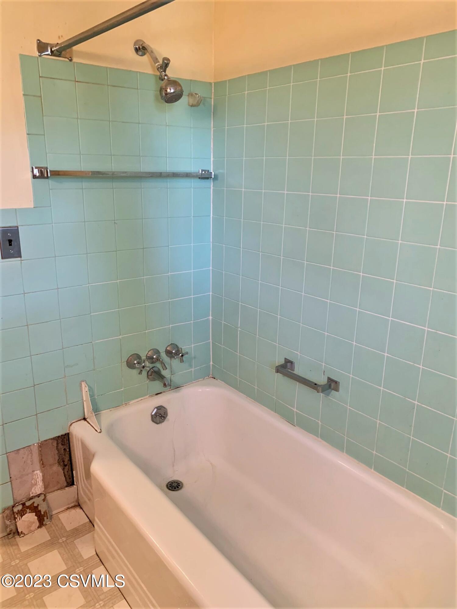 221 S 15TH Street