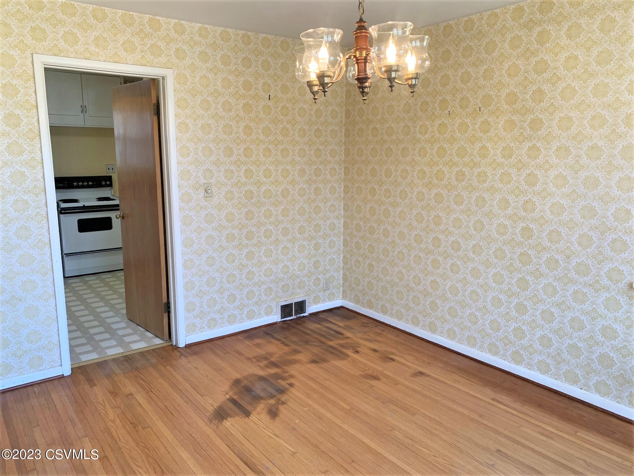221 S 15TH Street