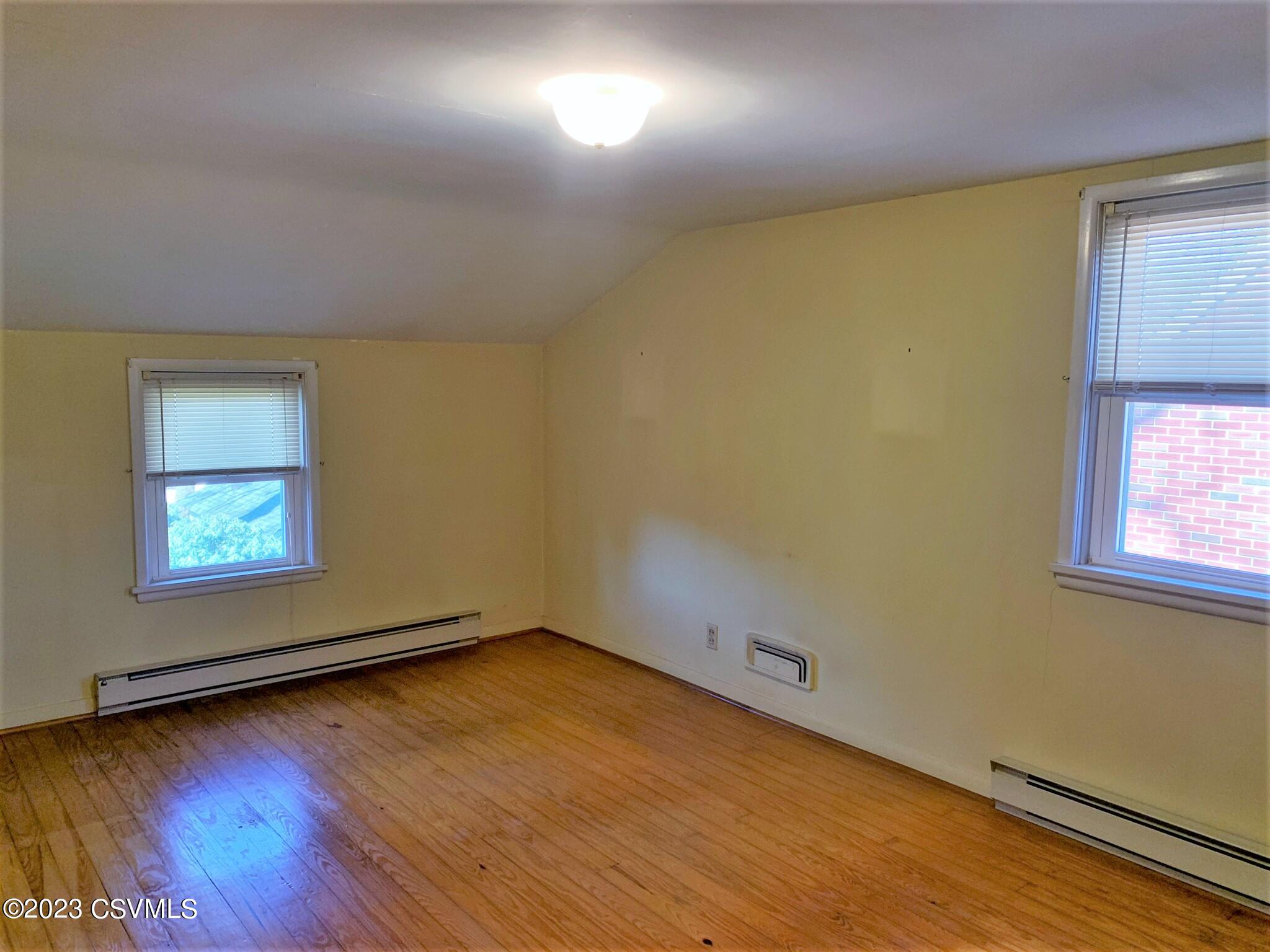221 S 15TH Street