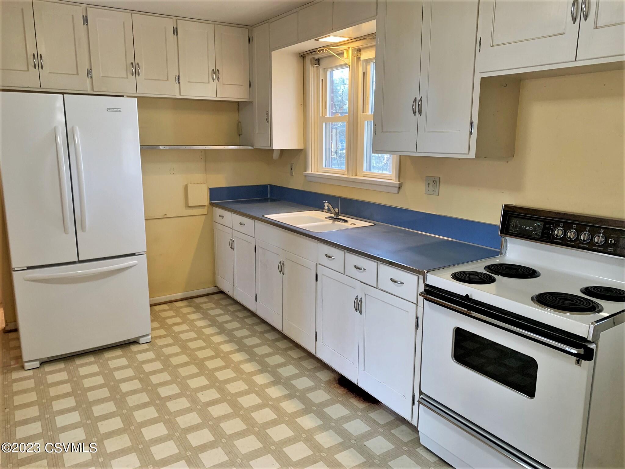 221 S 15TH Street