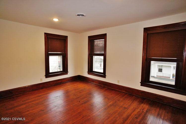 115 N 3RD Street