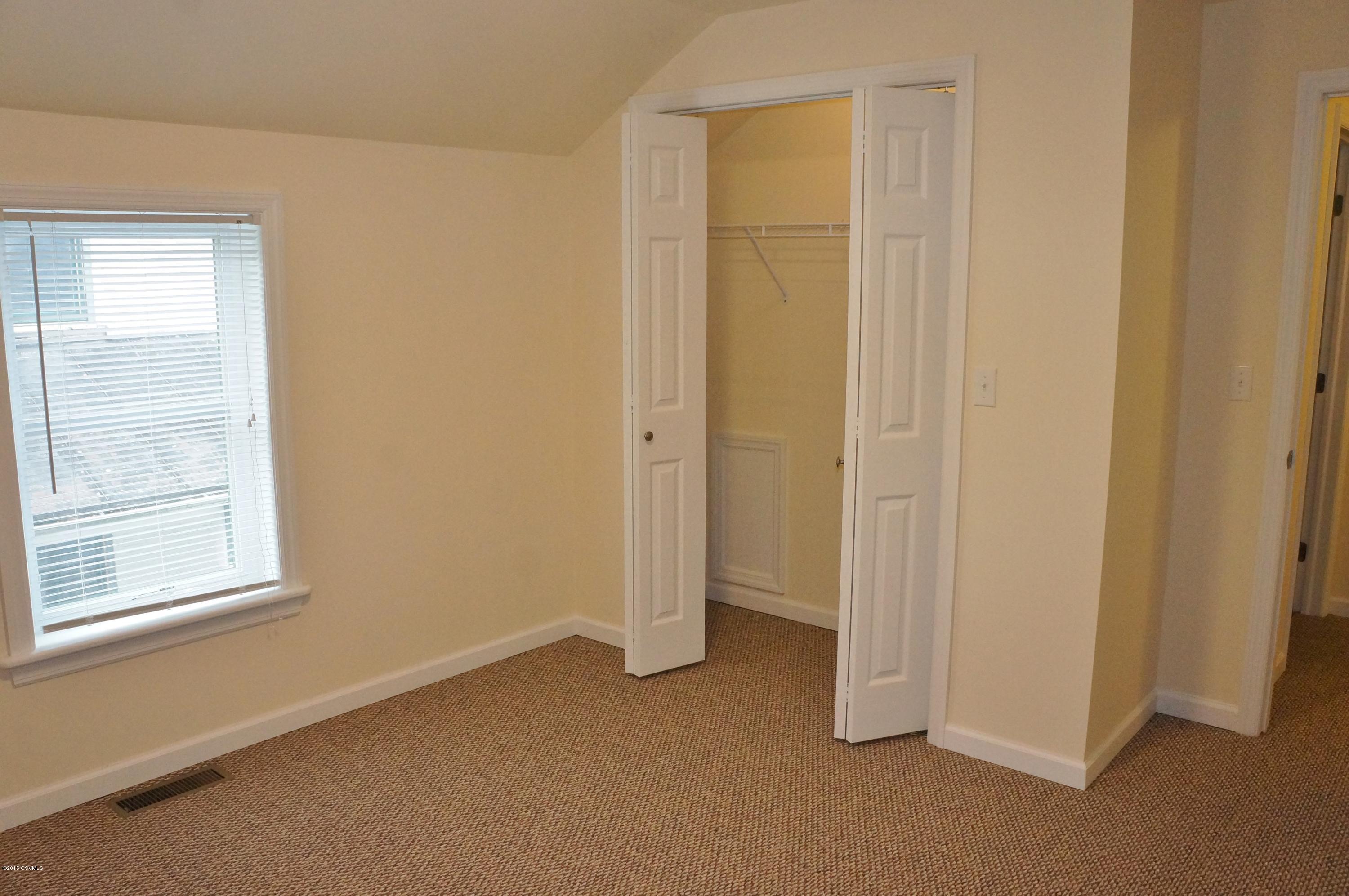 121 N 4TH Street