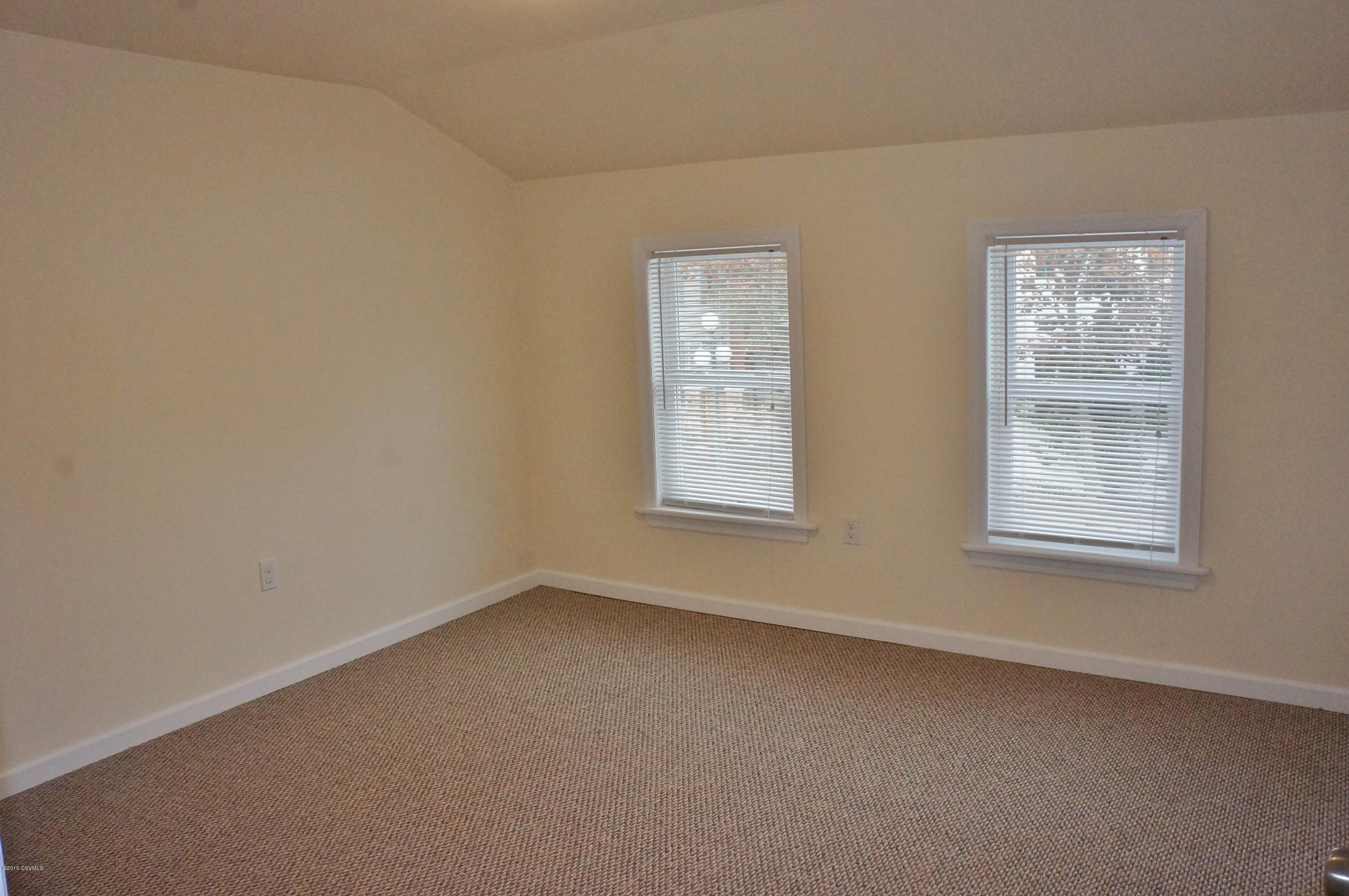 121 N 4TH Street