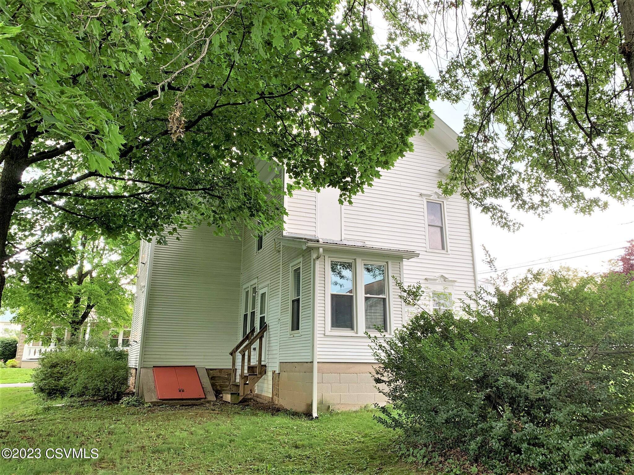 121 S SASSAFRAS Street