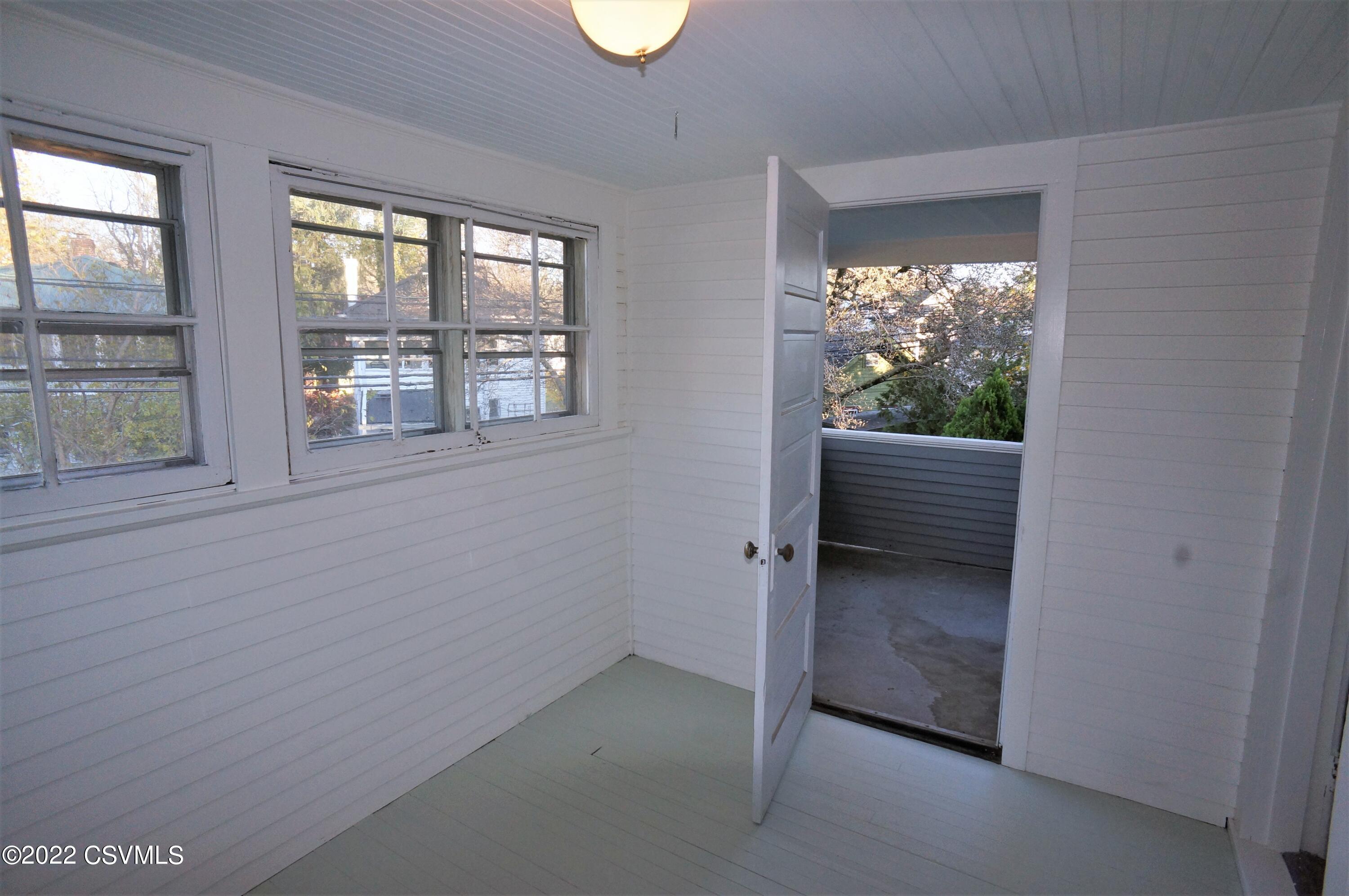 306 S 3RD Street
