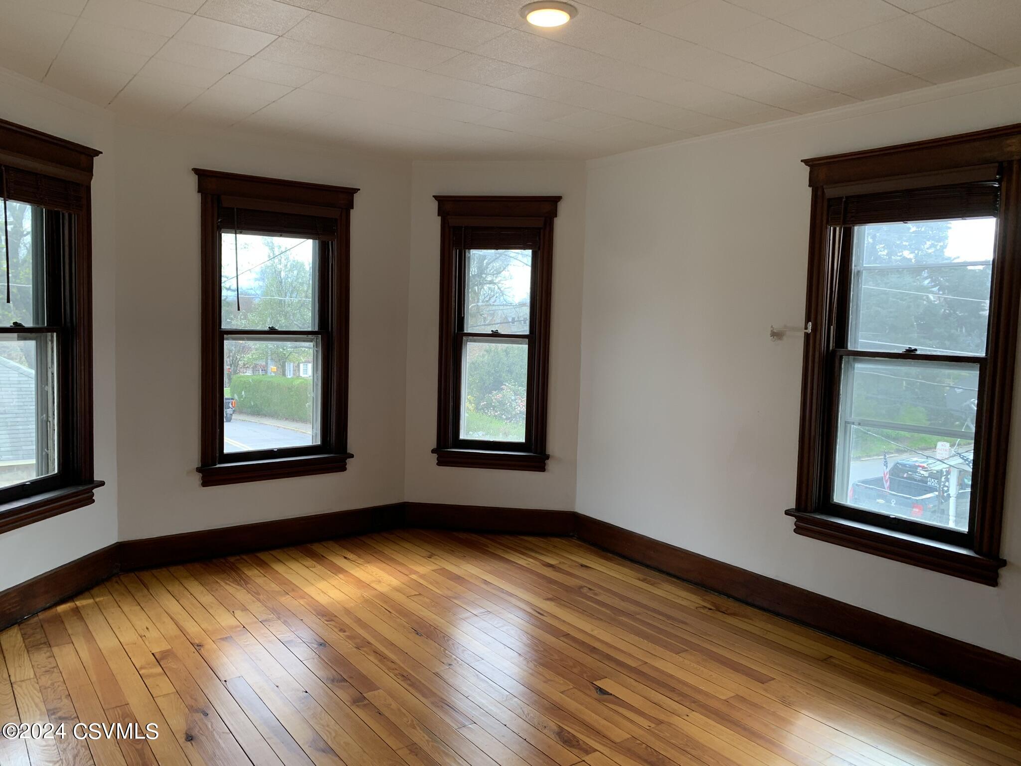 303 WALNUT Street