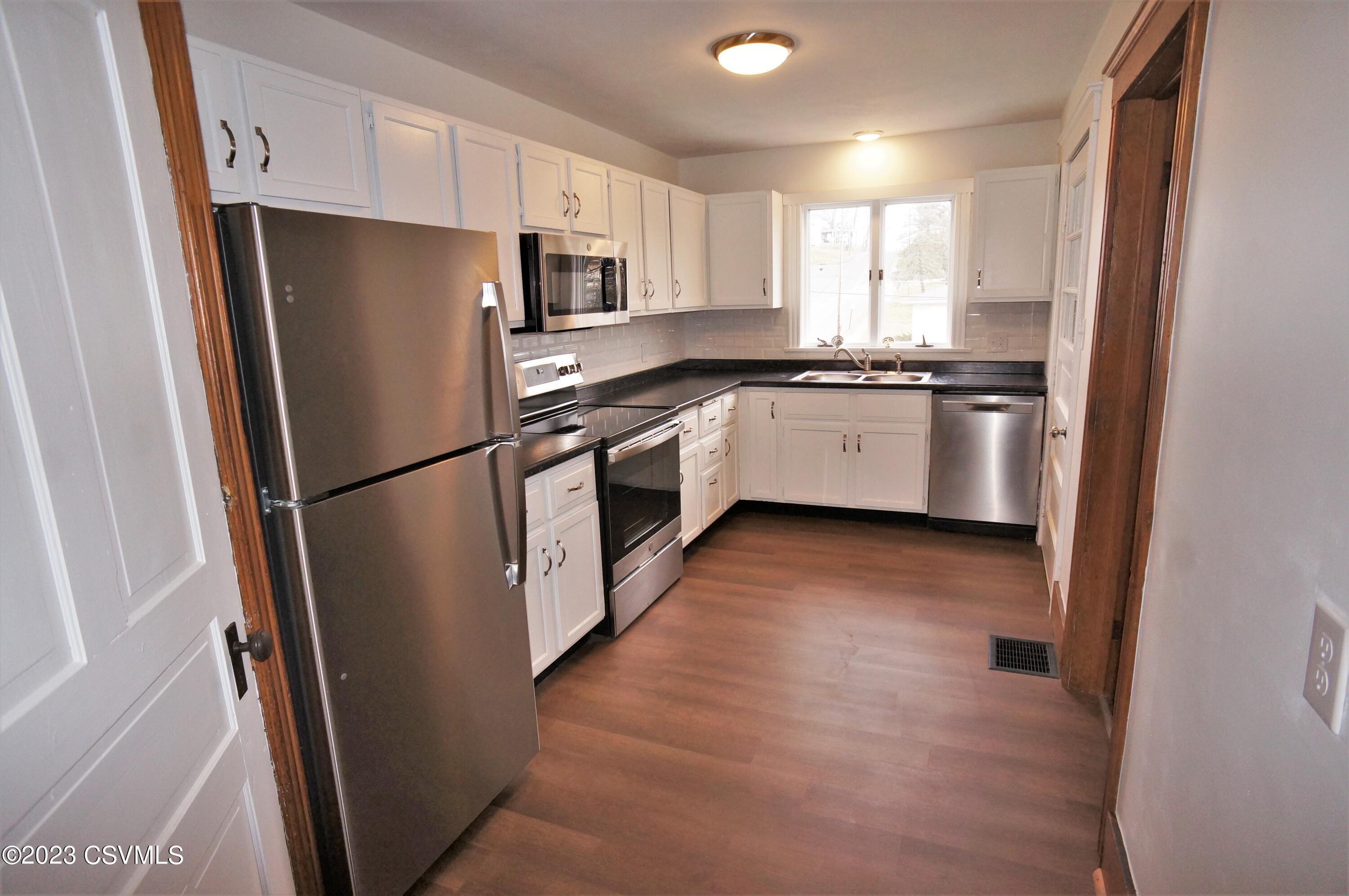 305 WALNUT Street