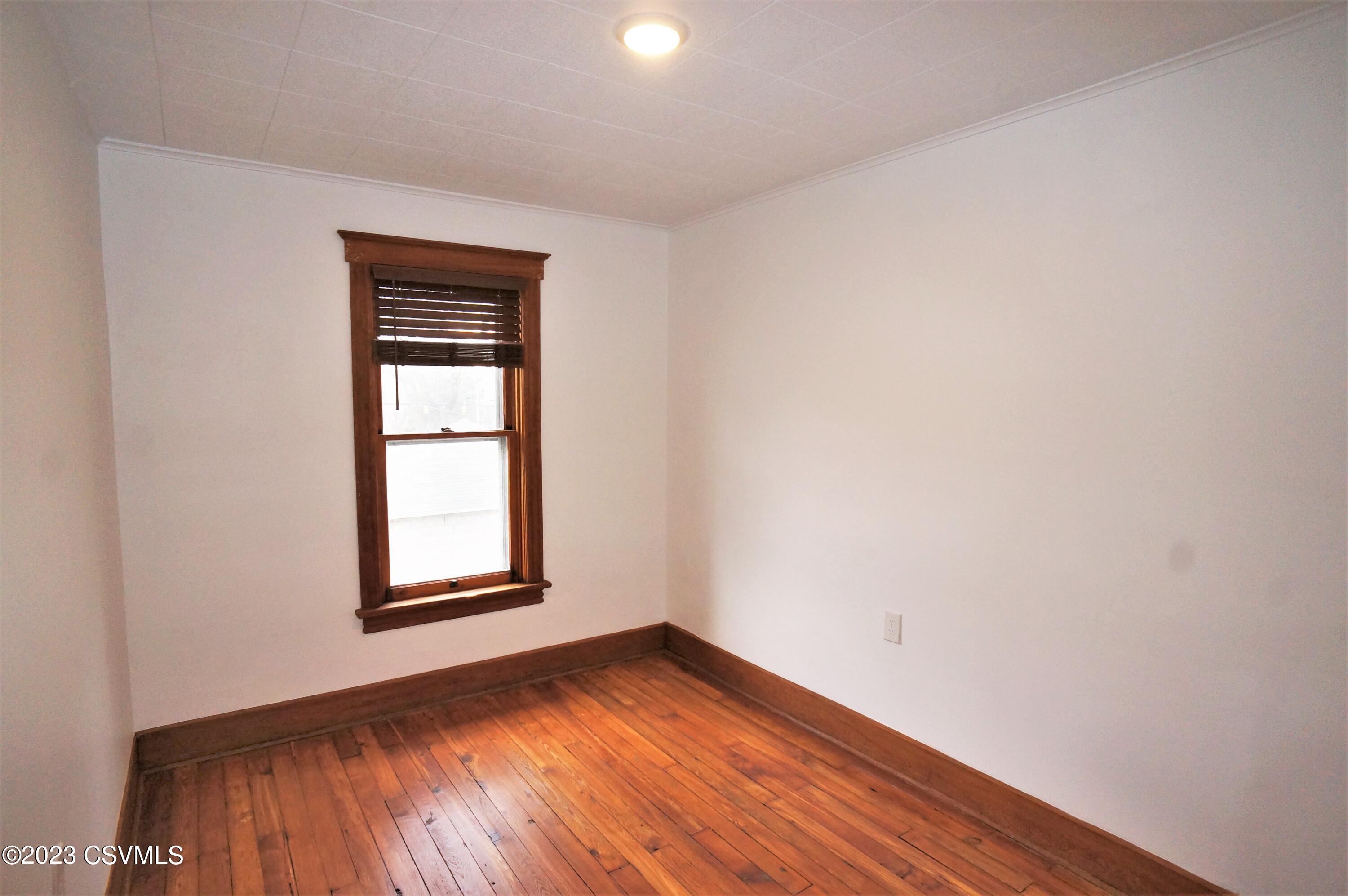 305 WALNUT Street