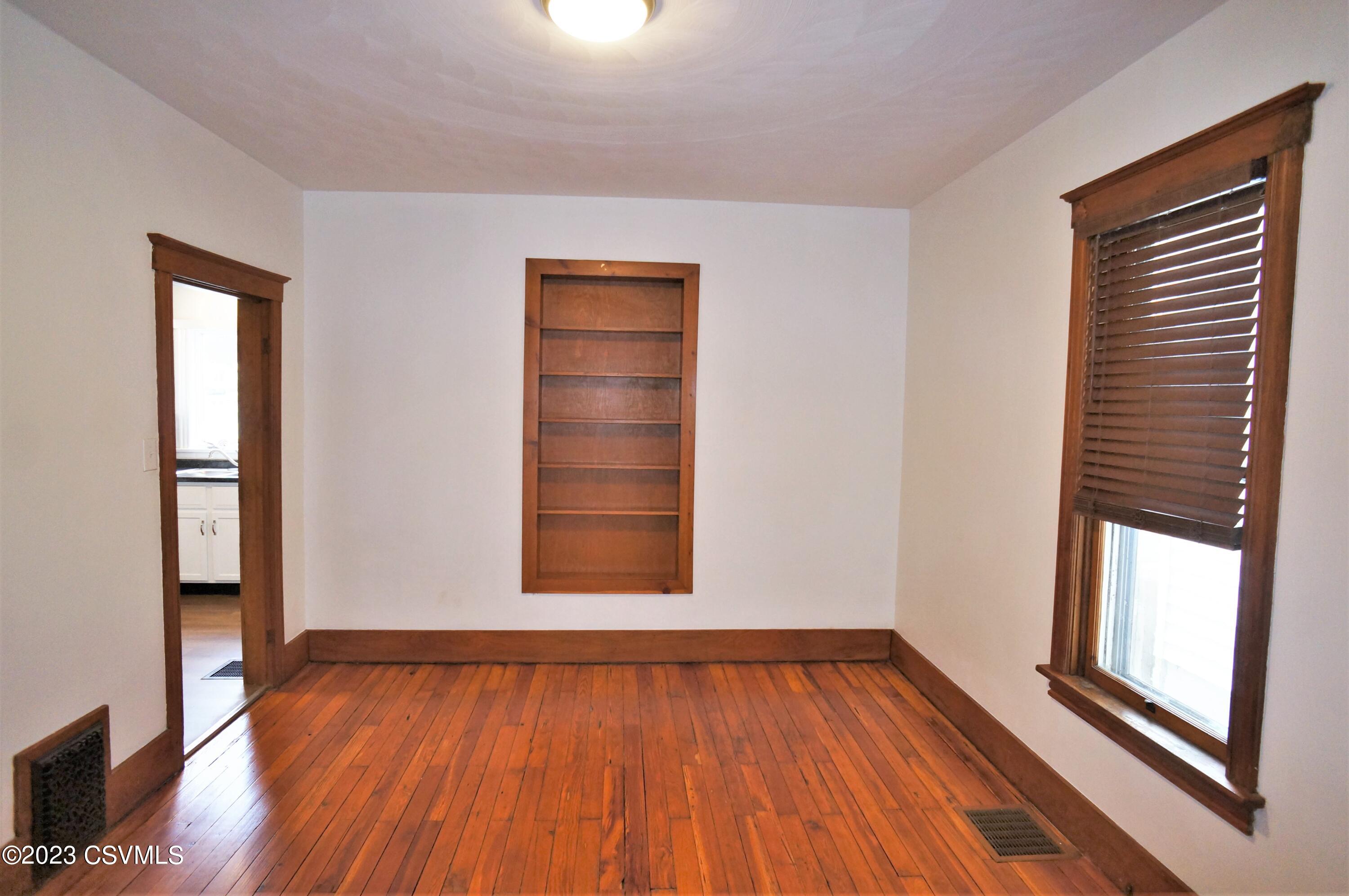 305 WALNUT Street