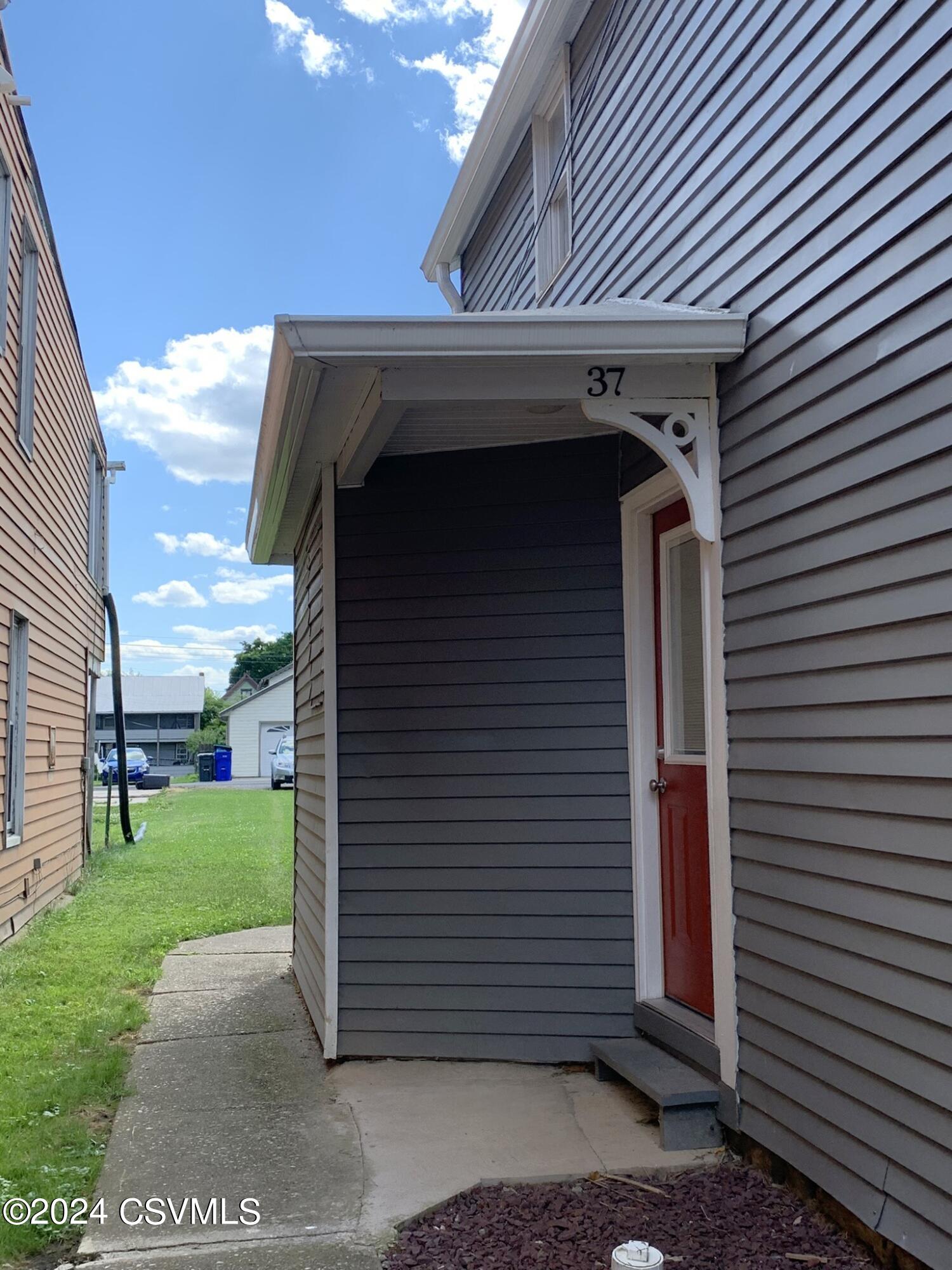 37 N 7TH Street