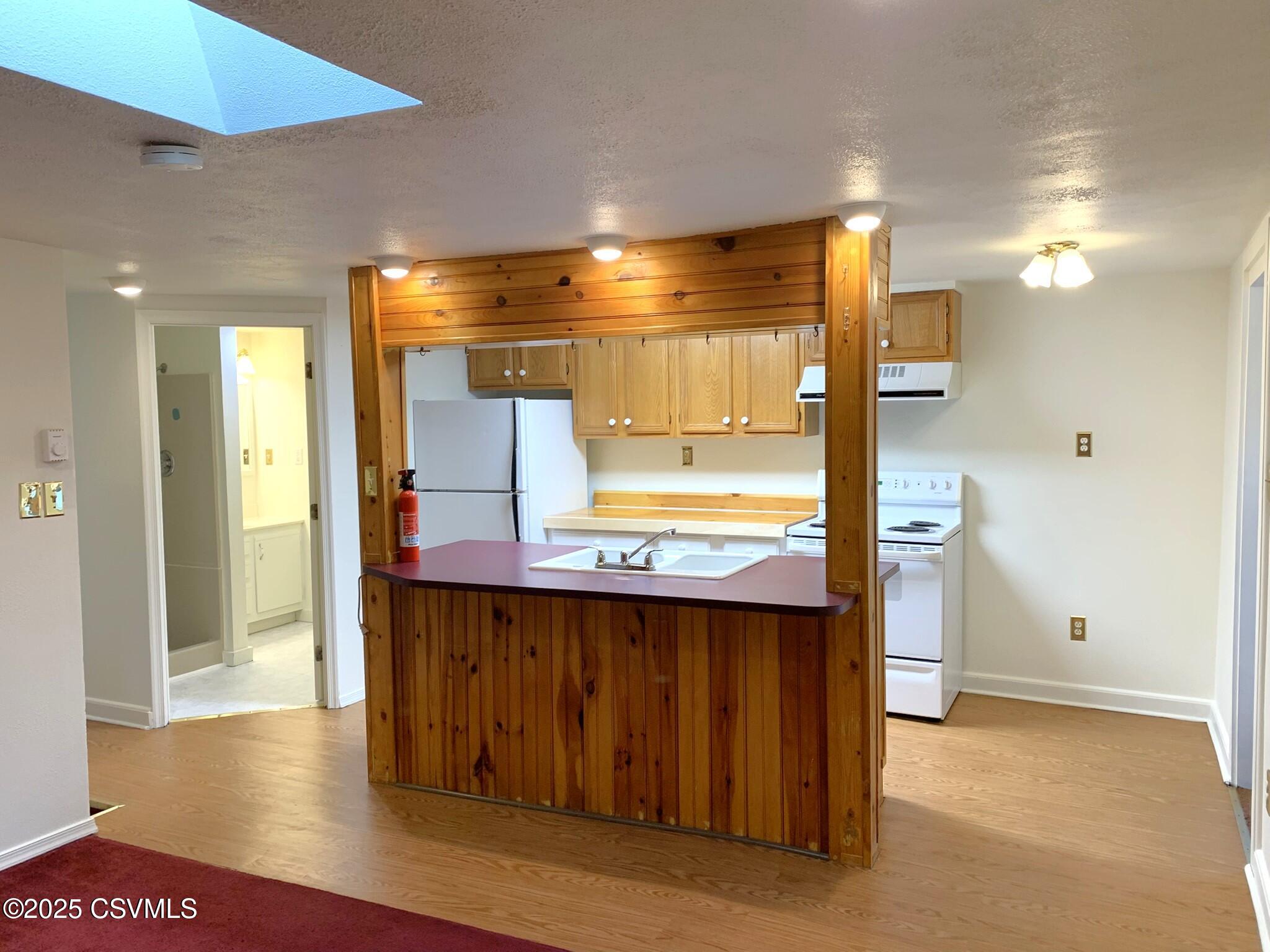 112 W SASSAFRAS Street