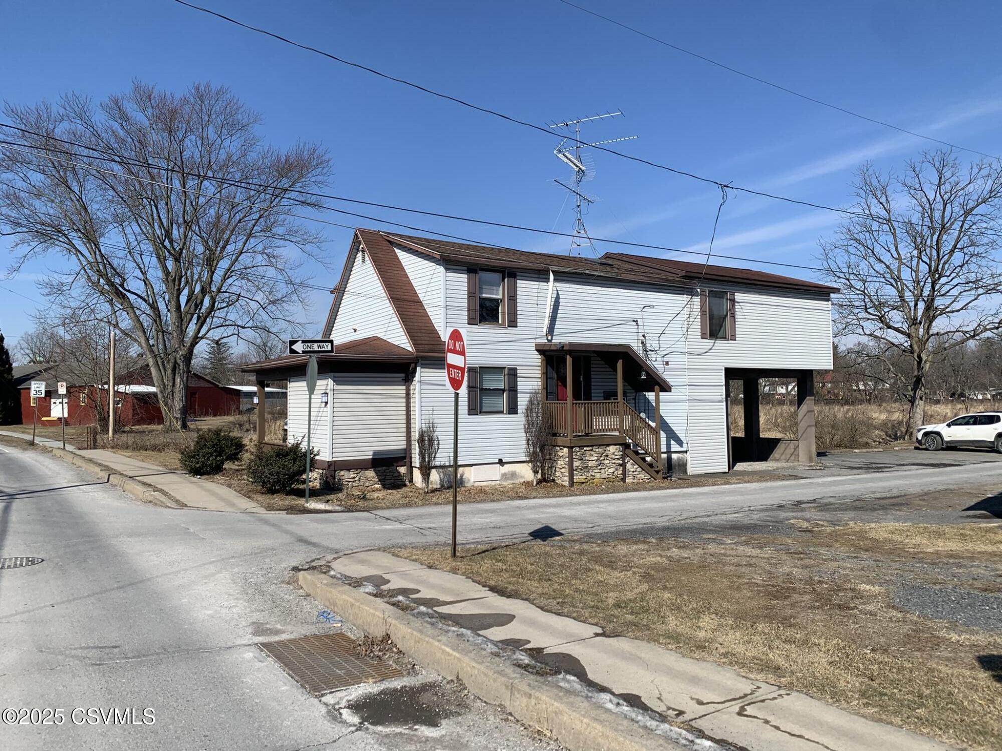 112 W SASSAFRAS Street