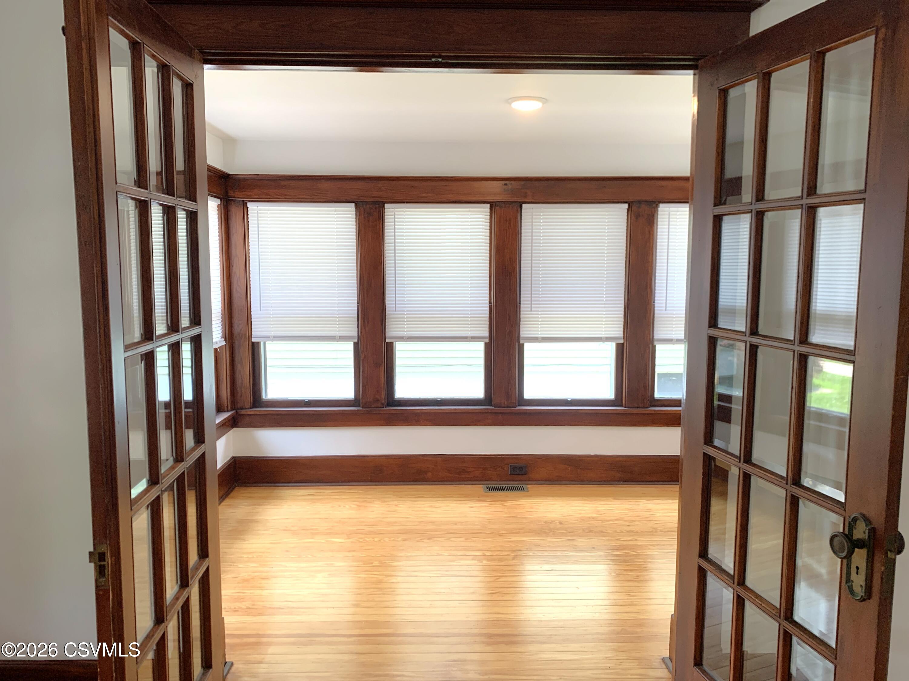 1004 W MARKET Street
