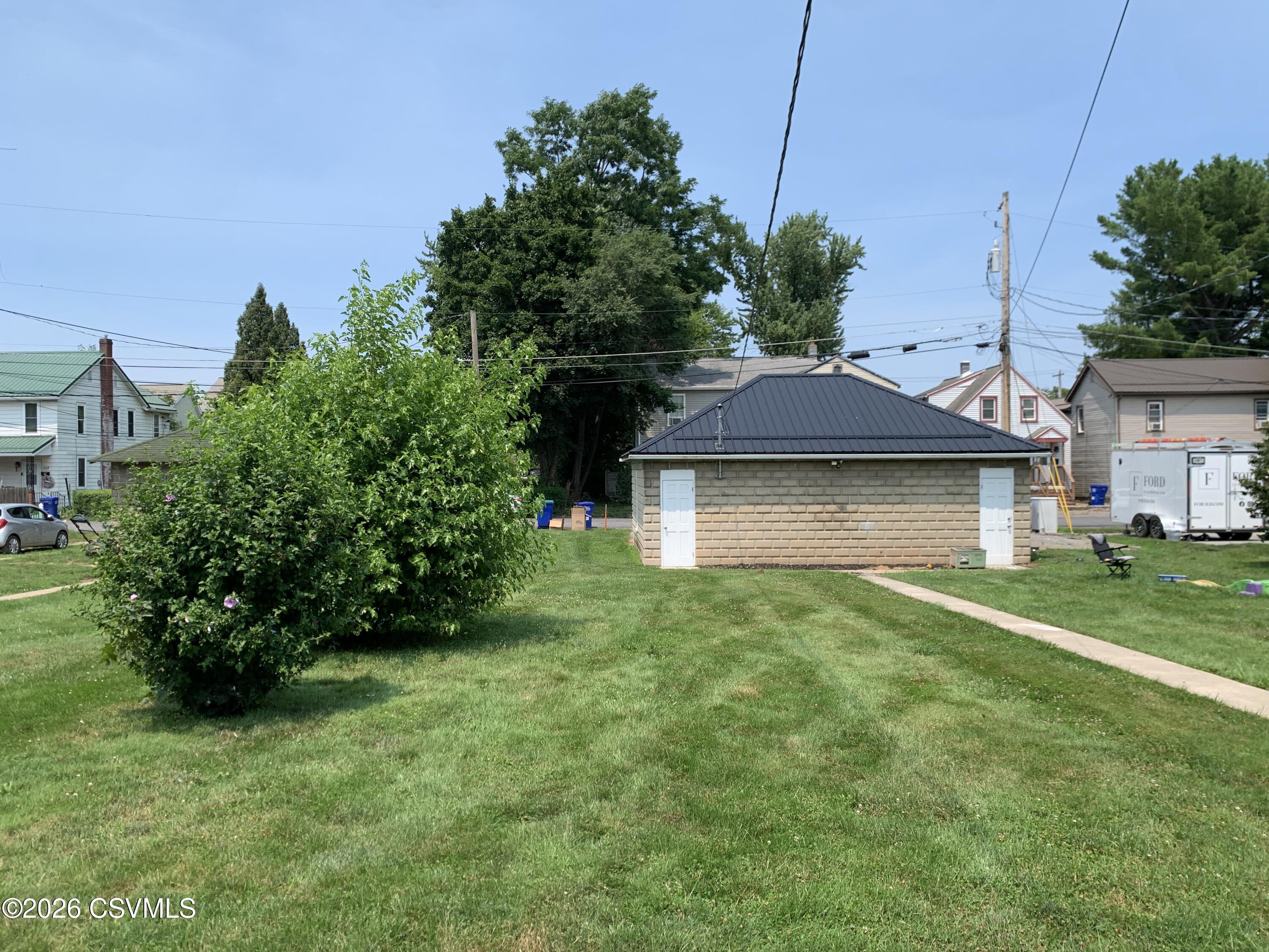 1004 W MARKET Street