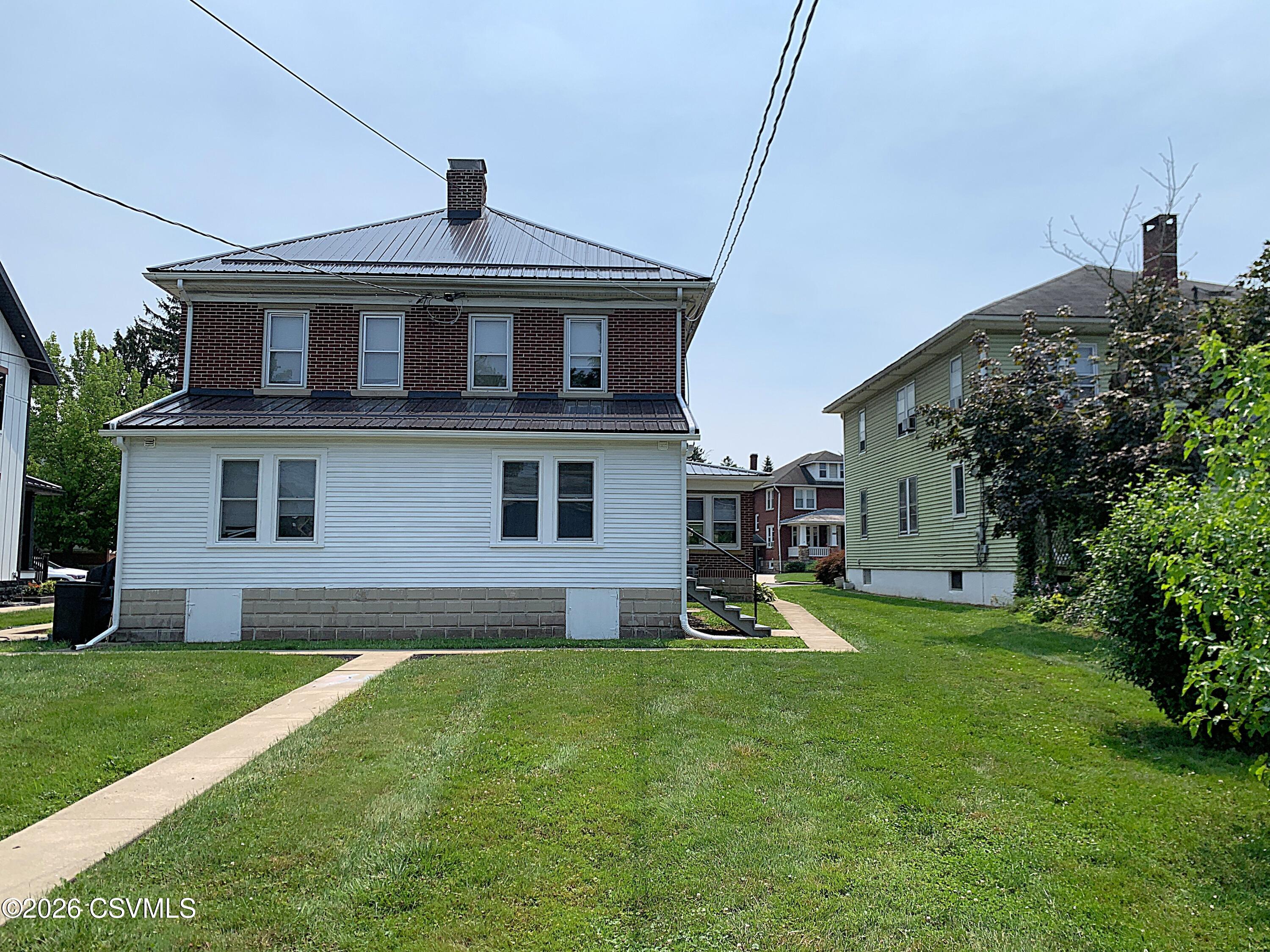 1004 W MARKET Street