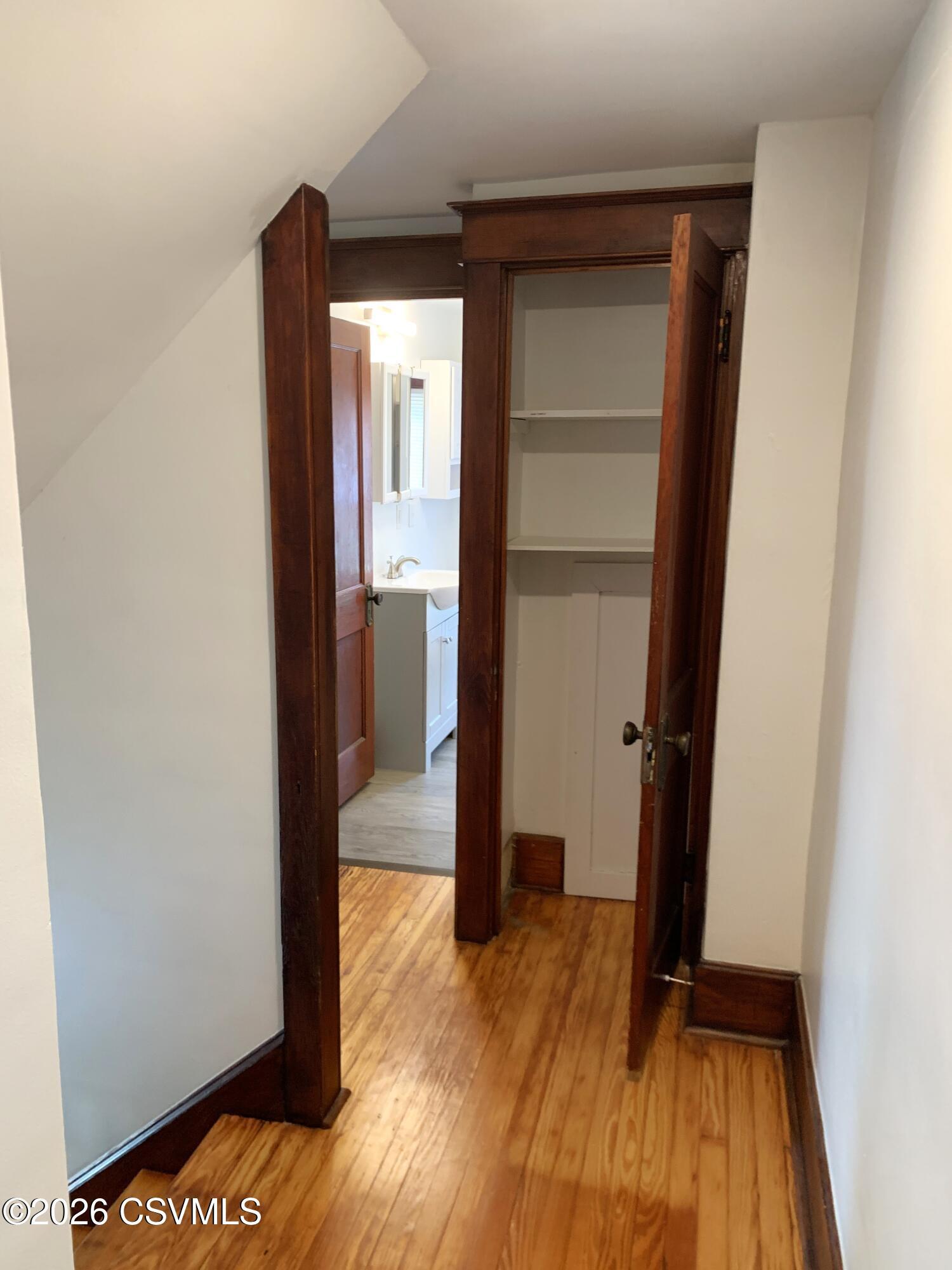 1004 W MARKET Street