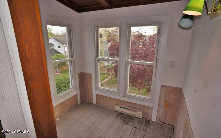49 1/2 S 4TH Street