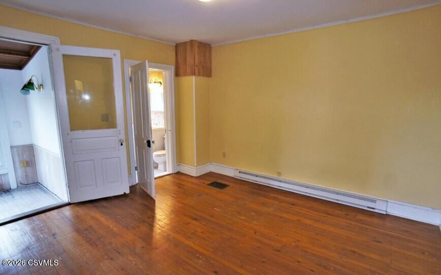 49 1/2 S 4TH Street
