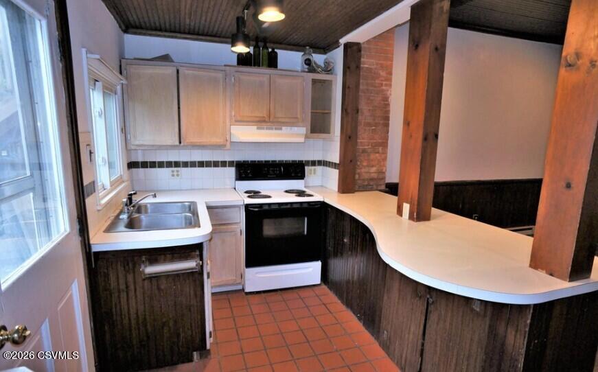 49 1/2 S 4TH Street