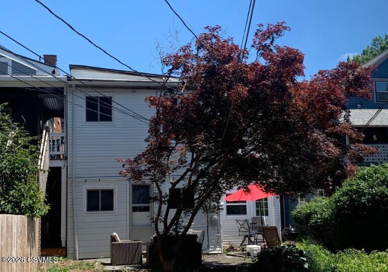 49 1/2 S 4TH Street