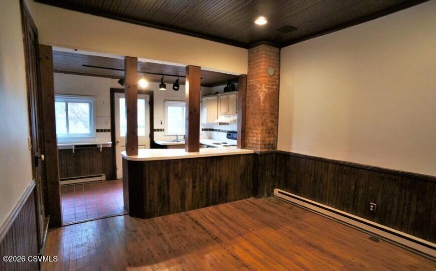 49 1/2 S 4TH Street