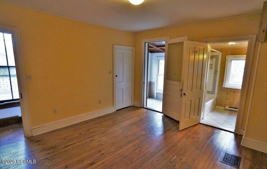 49 1/2 S 4TH Street