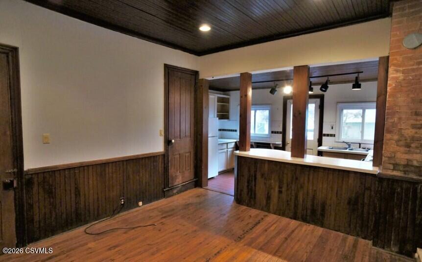 49 1/2 S 4TH Street