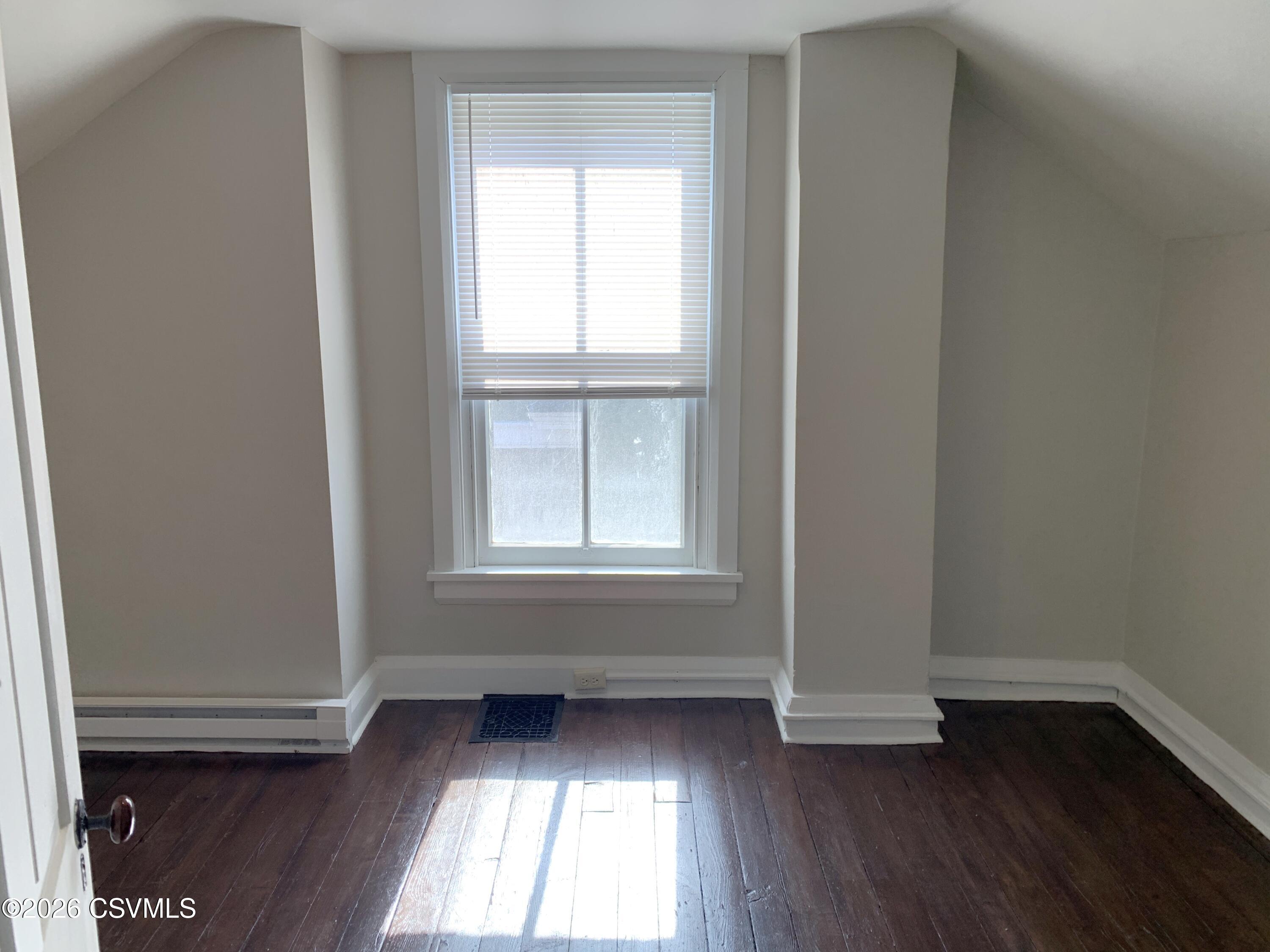 52 N 4TH Street