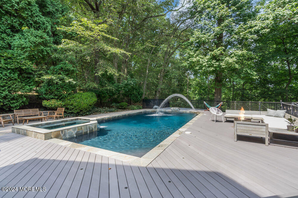 7 Shadow Ridge Court