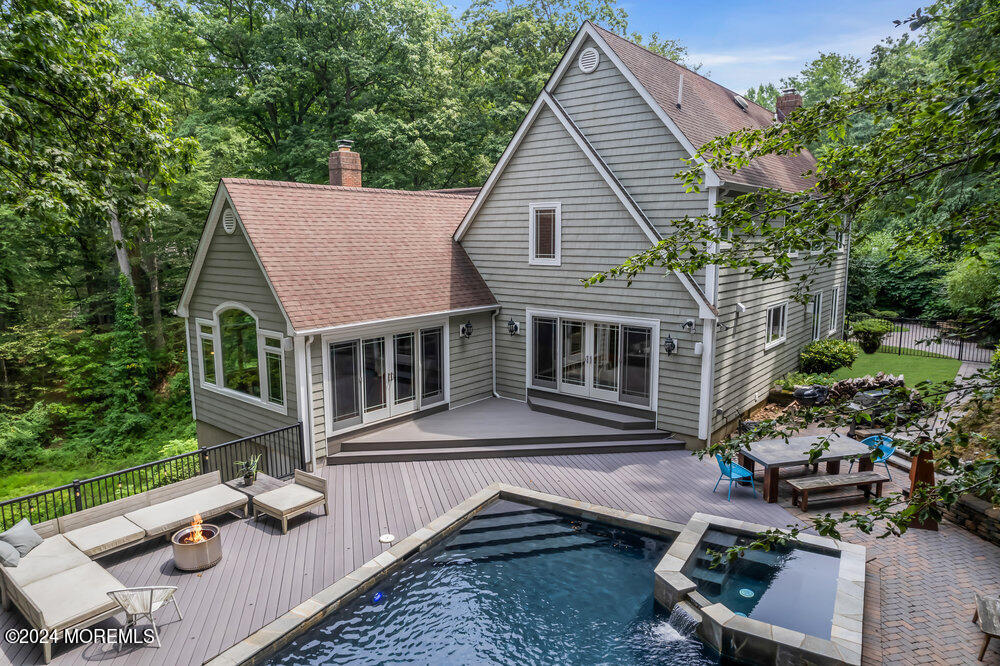 7 Shadow Ridge Court
