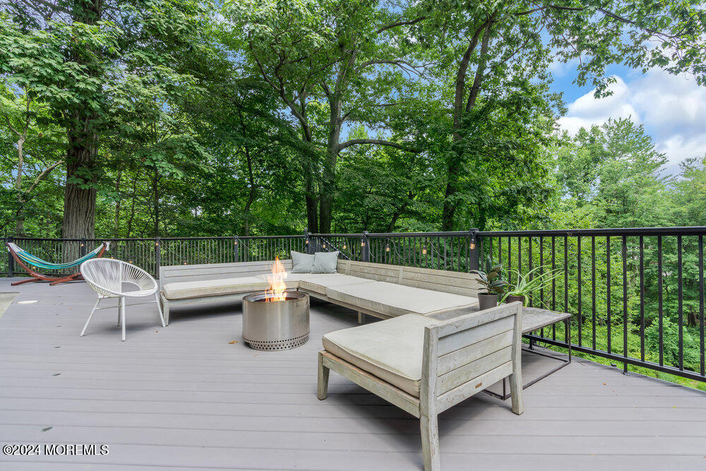 7 Shadow Ridge Court