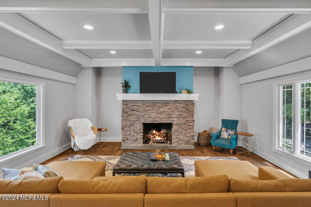 7 Shadow Ridge Court