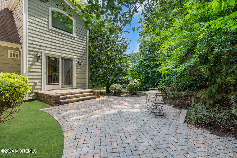 7 Shadow Ridge Court