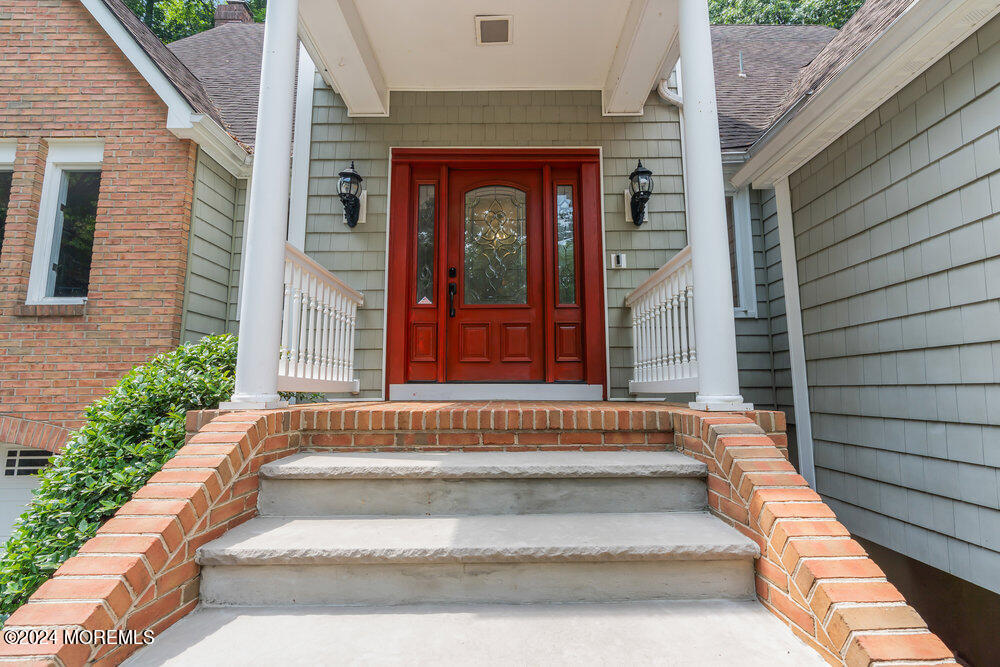 7 Shadow Ridge Court