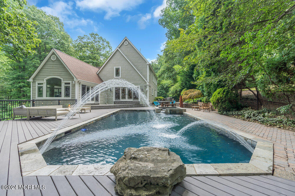 7 Shadow Ridge Court