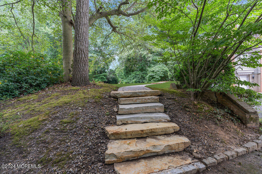 7 Shadow Ridge Court