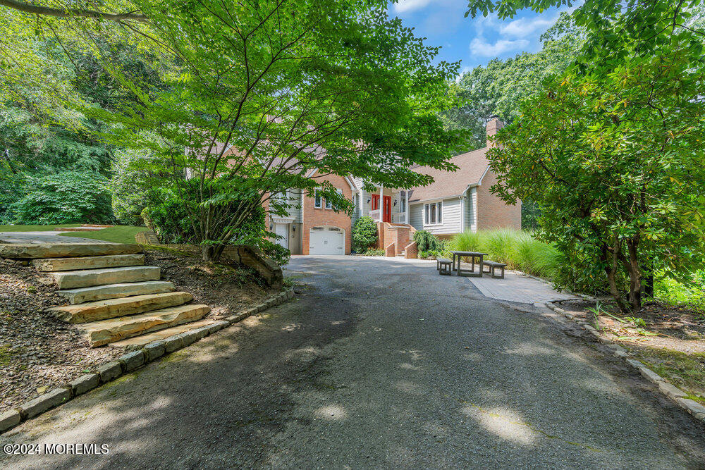7 Shadow Ridge Court