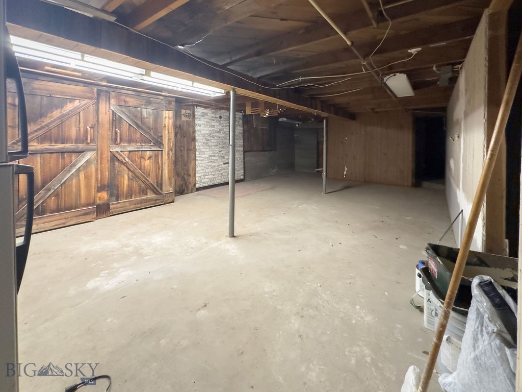 210 W Hamilton