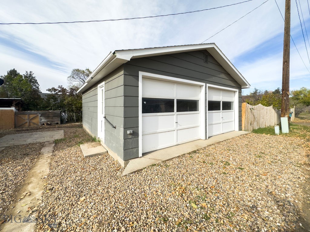 210 W Hamilton