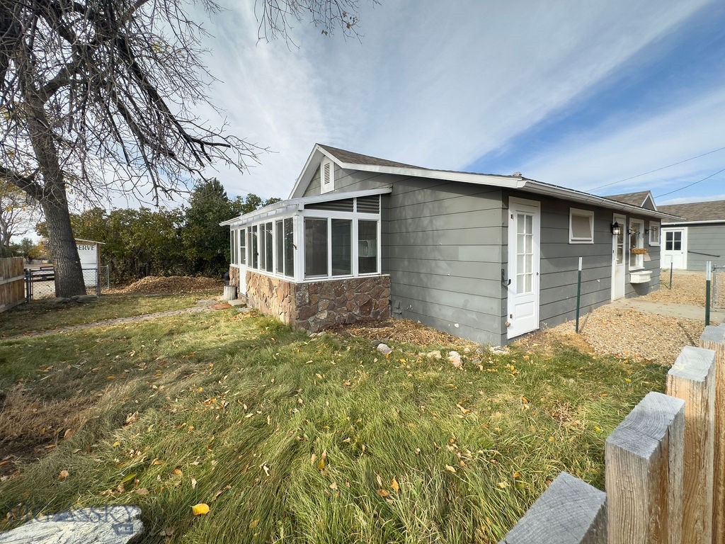 210 W Hamilton