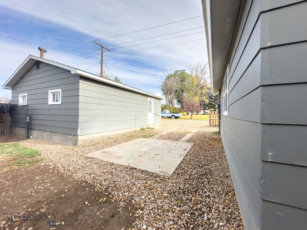 210 W Hamilton