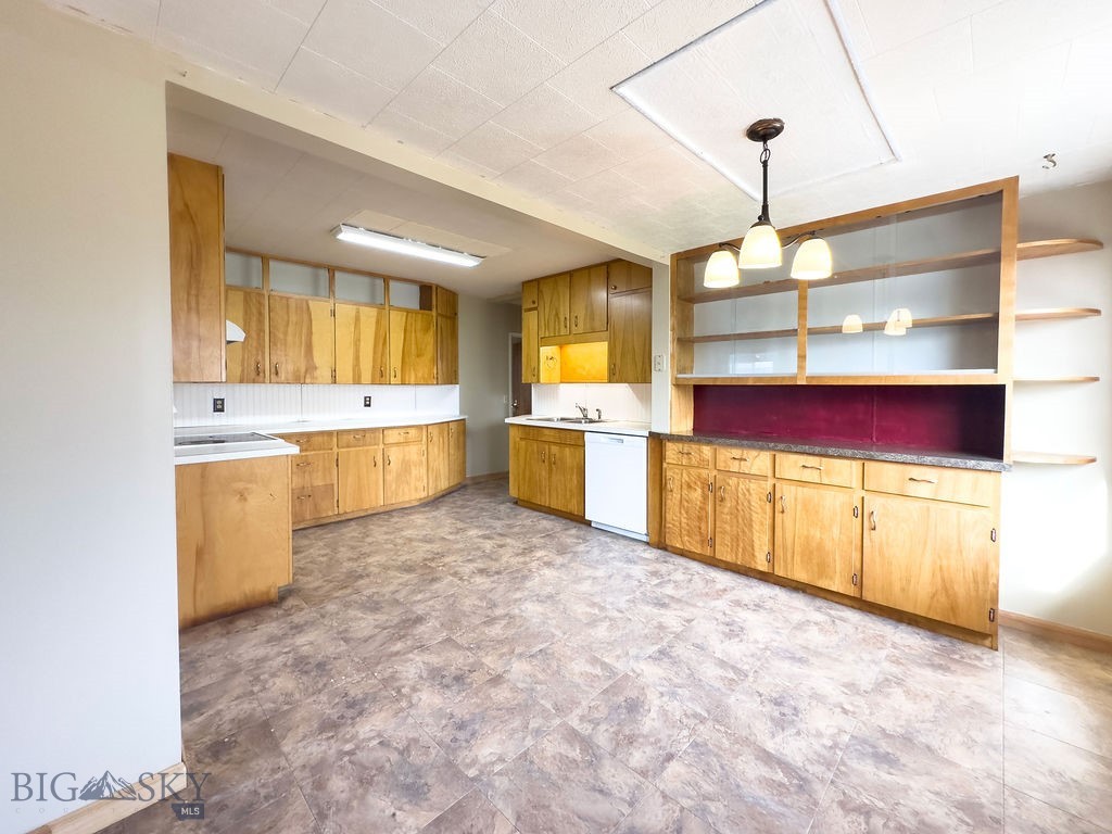 210 W Hamilton