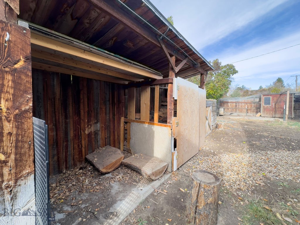 210 W Hamilton